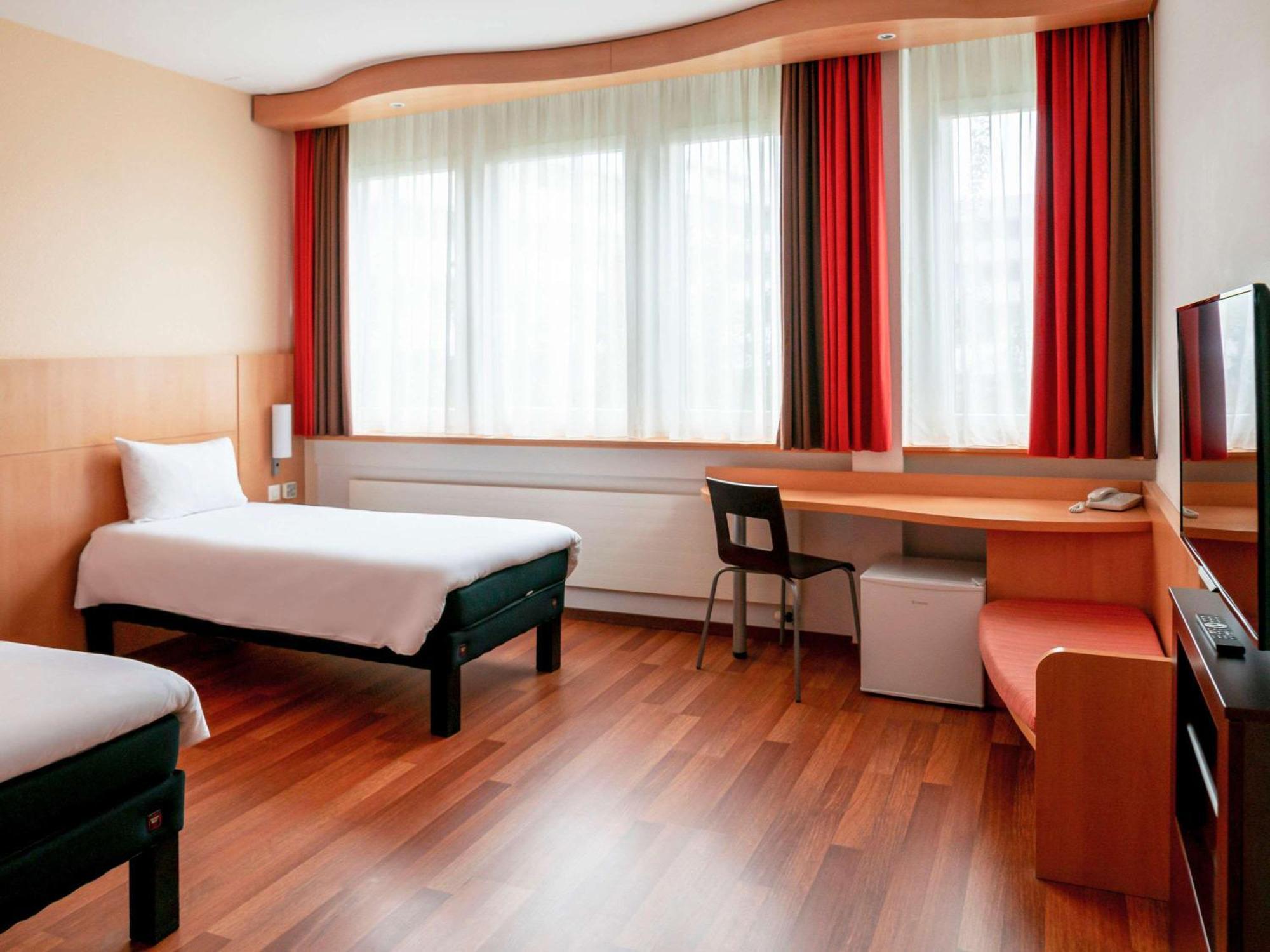 โรงแรม อีบิสลูแซร์นครีนส์ Lucerne ภายนอก รูปภาพ